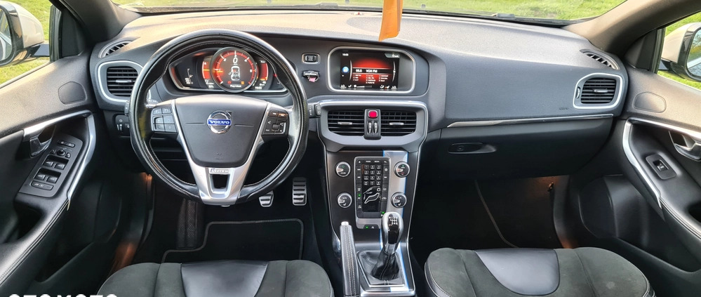 Volvo V40 cena 44900 przebieg: 229000, rok produkcji 2015 z Nowy Dwór Gdański małe 742